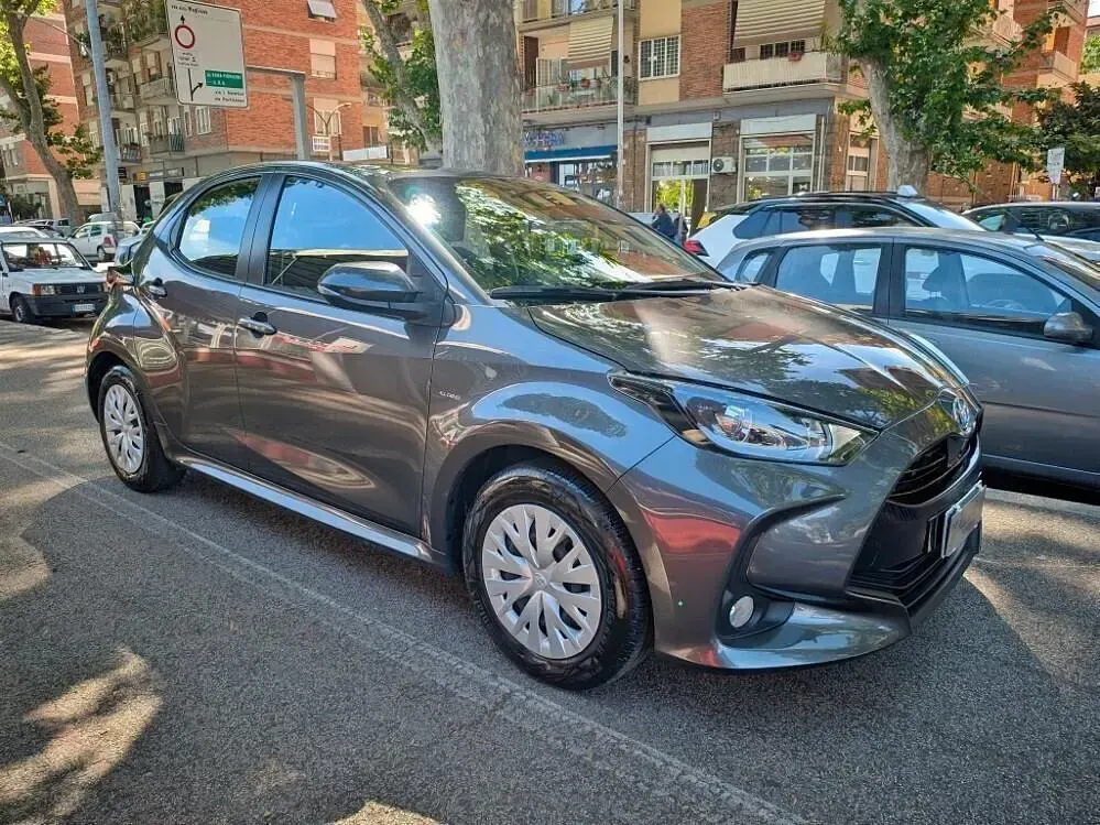 Usata Toyota Yaris Hybrid 92 CV (67 kW) 2022 Grigio Berlina