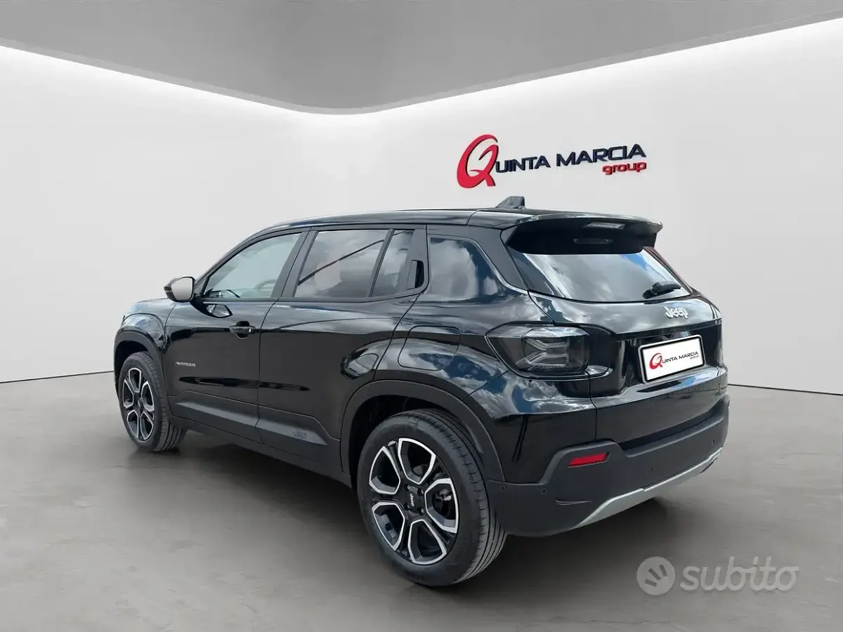 Käytetty Jeep Avenger Summit 101 HP (74 kW) 2025 Musta Katumaasturi