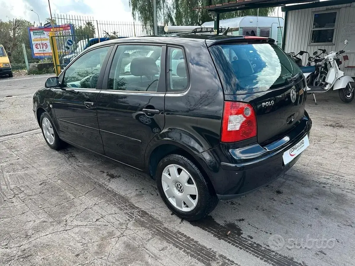 Usata VW Polo Trendline 101 CV (74 kW) 2004 Nero Utilitaria