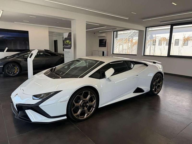 Bianco Usata 2023 Lamborghini Huracán Coupé | 319.000 € (Molto cara) - Immagine 1/4