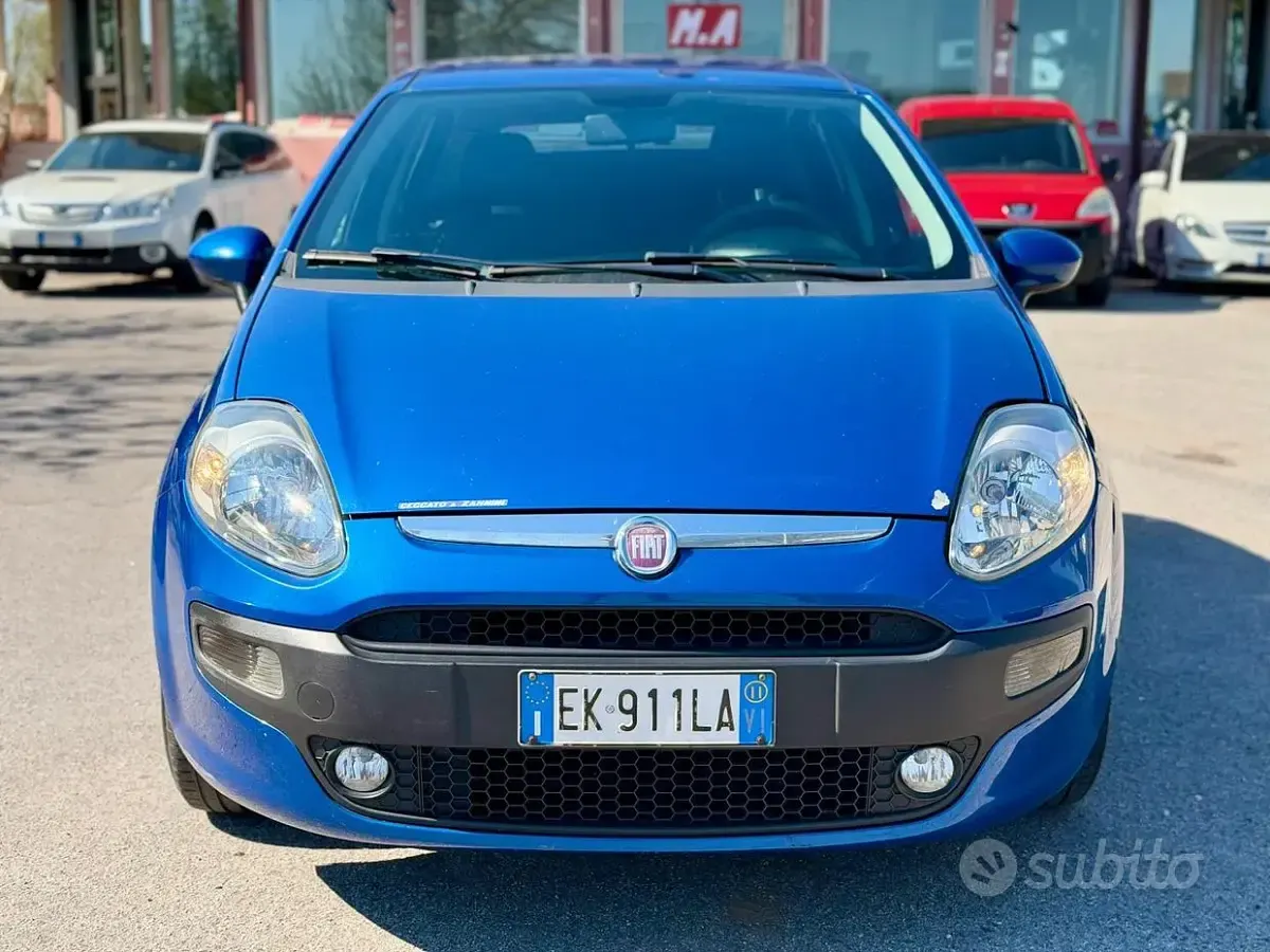 Usata Fiat Punto 77 CV (56 kW) 2011 Bluazzurro Utilitaria