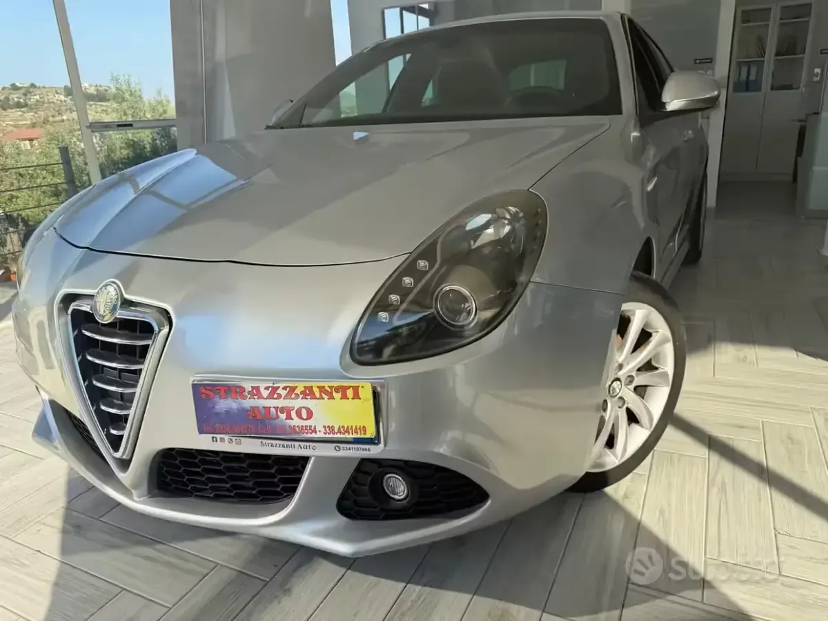 Usata Alfa Romeo Giulietta Exclusive 140 CV (102 kW) 2013 Grigio Utilitaria