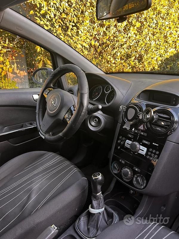 Usata Opel Corsa Club 80 CV (58 kW) 2010 Nero Berlina