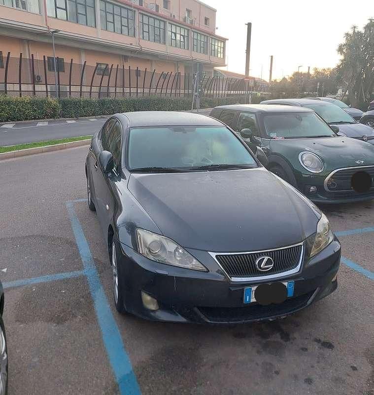 Usata 2006 Lexus IS220d Luxury Line Tre volumi | 1250 € (Buon prezzo) - Immagine 1/4