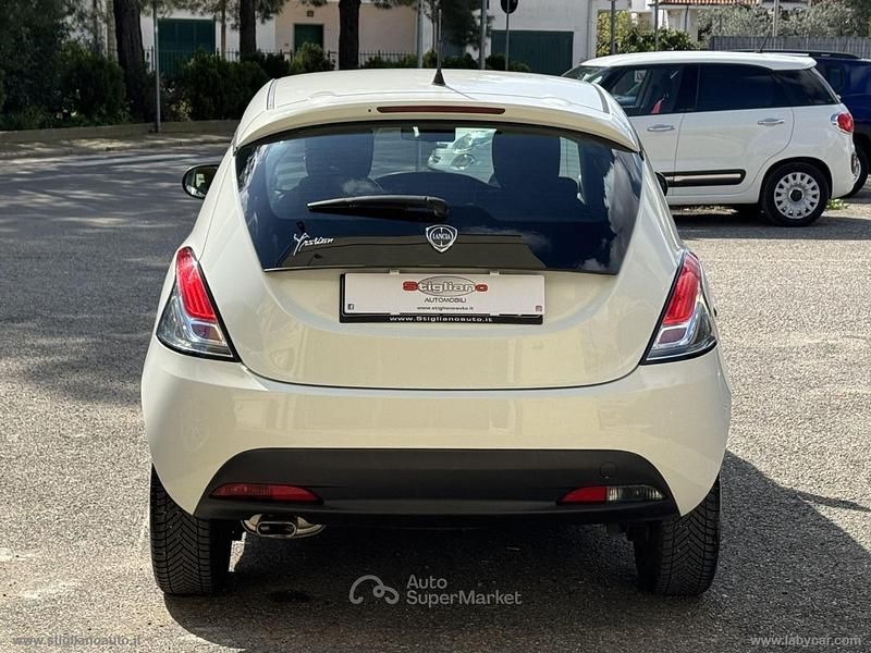 Usata Lancia Ypsilon Gold 69 CV (50 kW) 2013 Bianco Utilitaria