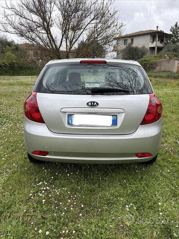 Usata Kia Ceed 115 CV (84 kW) 2008 Grigio Utilitaria