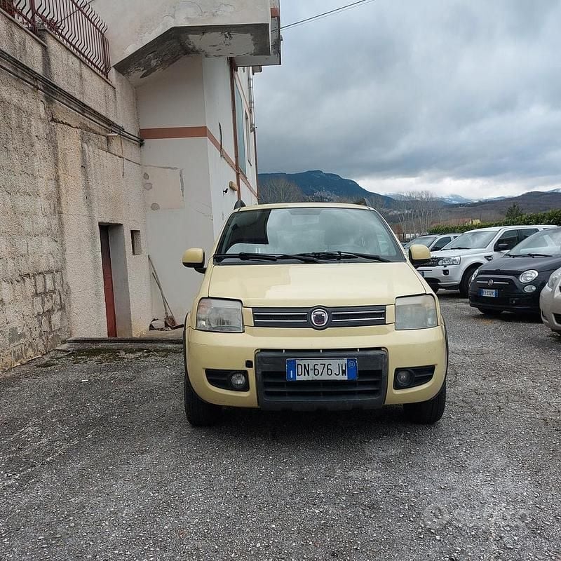 Usata Fiat Panda Climbing 60 CV (44 kW) 2008 Giallo Utilitaria