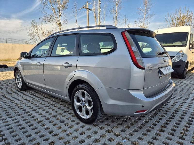 Begagnad Ford Focus 108 HK (79 kW) 2011 Grå Sedan