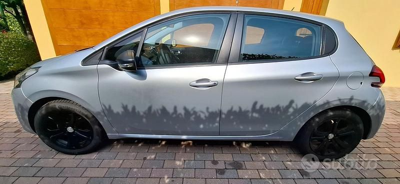 Usata Peugeot 208 Active 68 CV (50 kW) 2015 Grigio Utilitaria