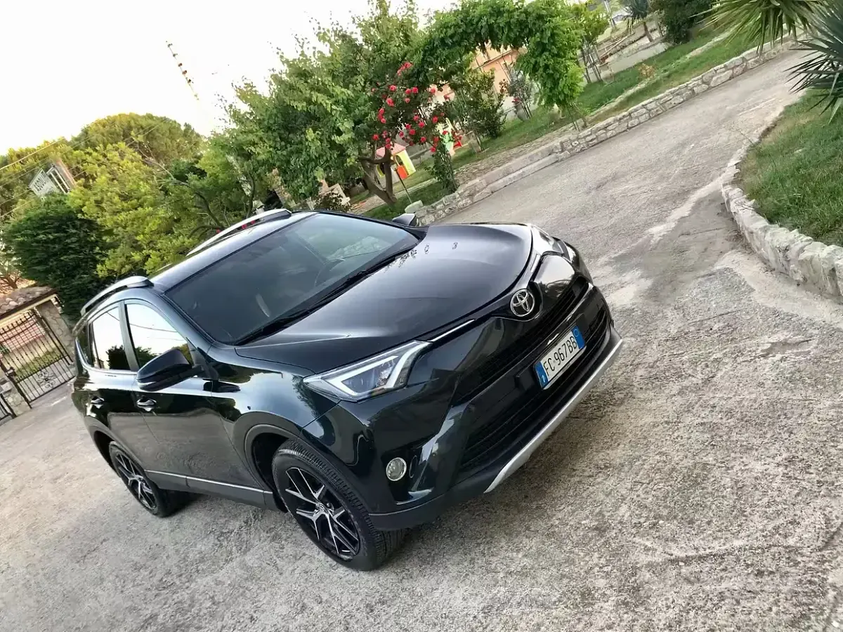 Usata Toyota RAV4 Style 143 CV (105 kW) 2016 Nero SUV
