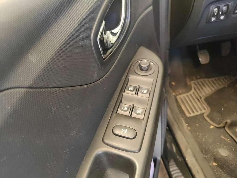 Usata Renault Captur Zen 90 CV (66 kW) 2015 Nero SUV