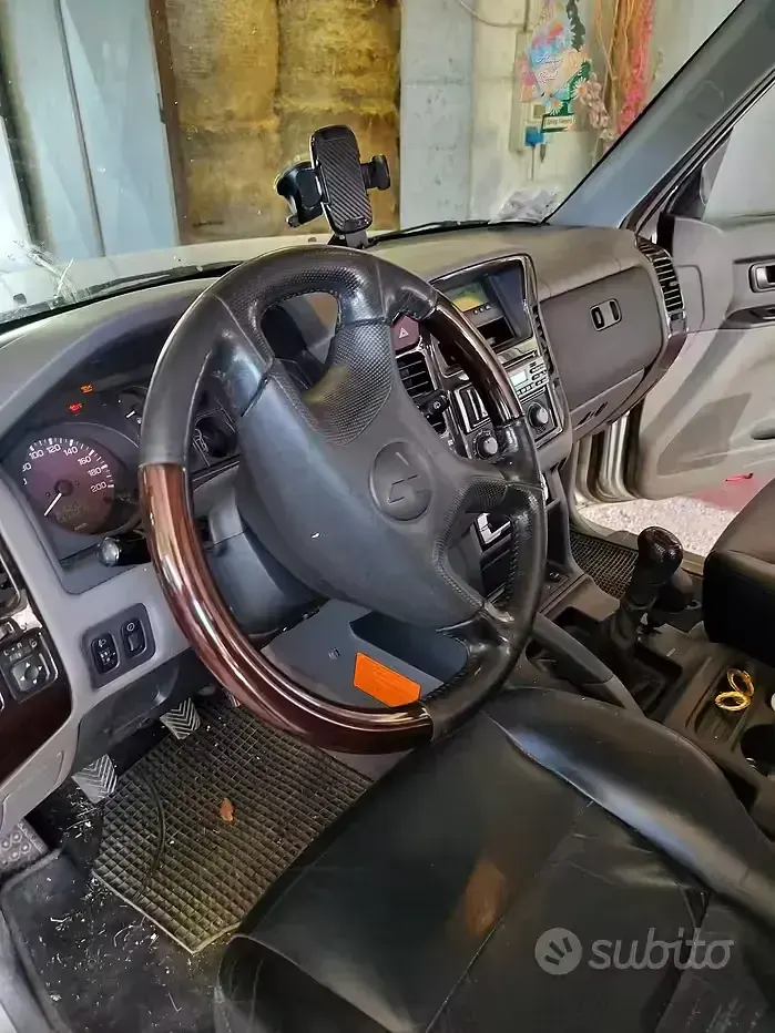 Usata Mitsubishi Pajero 160 CV (117 kW) 2003 Grigio SUV