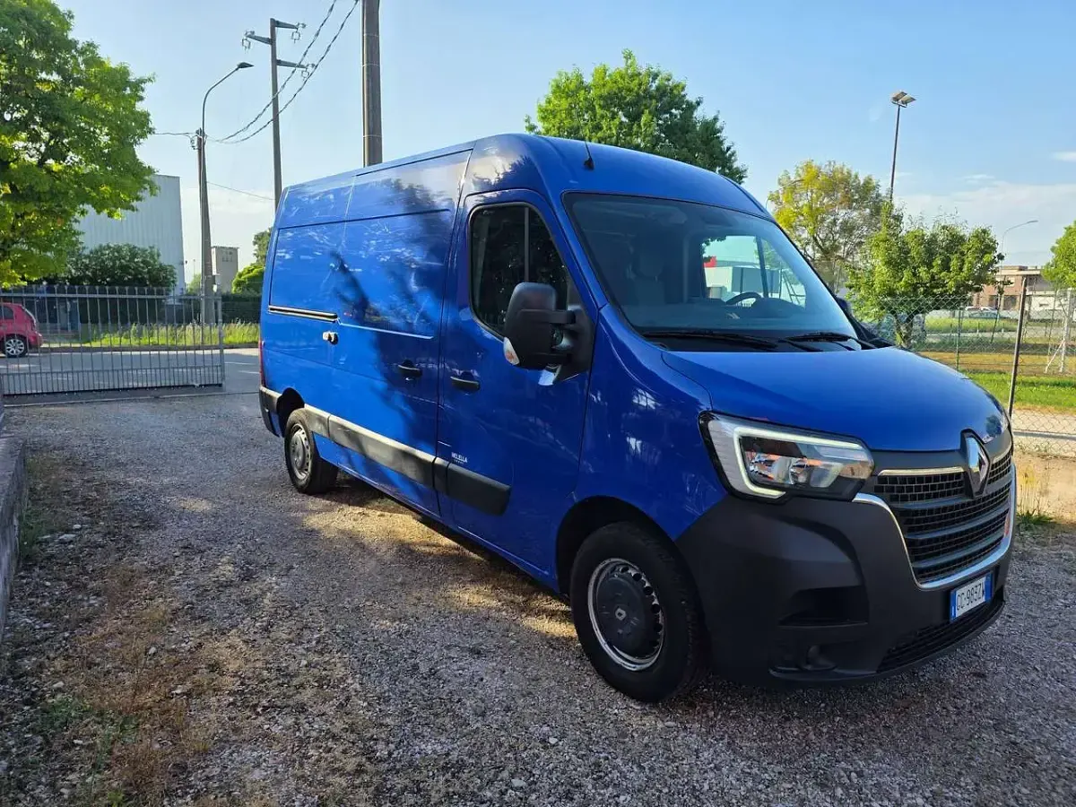 Usata Renault Master 150 CV (110 kW) 2020 Blu/azzurro Monovolume