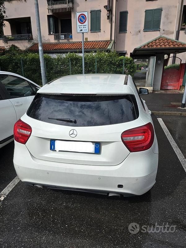 Usata Mercedes A180 122 CV (89 kW) 2017 Bianco Utilitaria