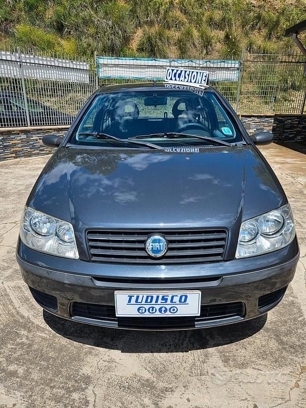 Usata Fiat Punto Active 60 CV (44 kW) 2005 Grigio Utilitaria