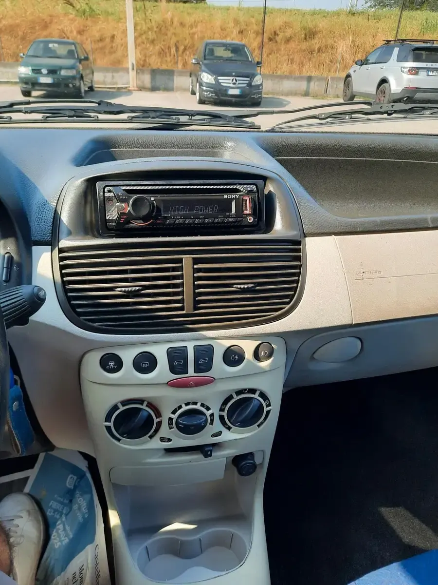 Usata Fiat Punto Dynamic 69 CV (50 kW) 2004 Blu Utilitaria