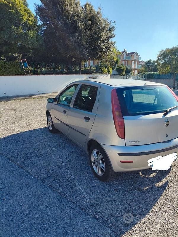 Usata Fiat Punto Active 60 CV (44 kW) 2004 Argento Berlina