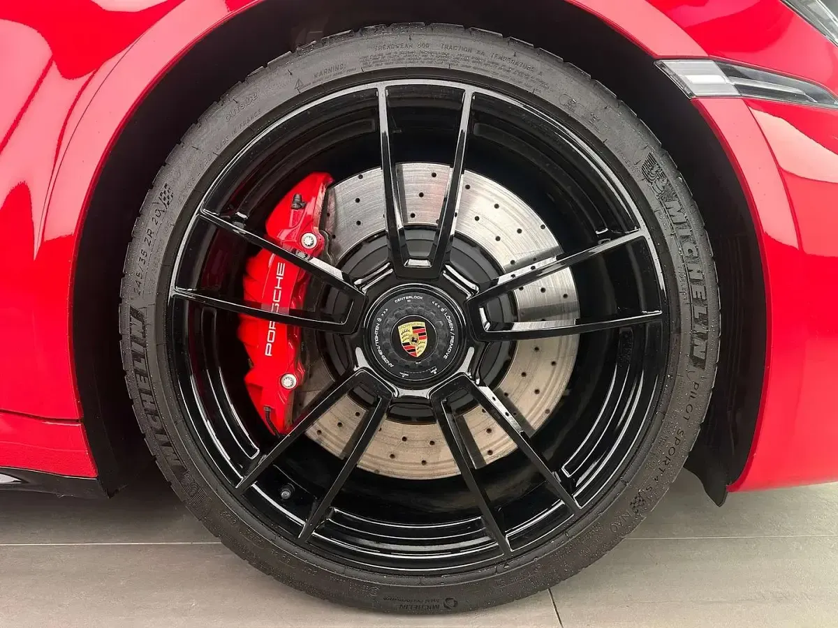 Usata Porsche 911 Carrera 4 GTS 480 CV (353 kW) 2023 Rosso Cabrio
