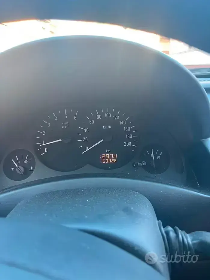 Usata Opel Corsa 69 CV (50 kW) 2004 Grigio Utilitaria