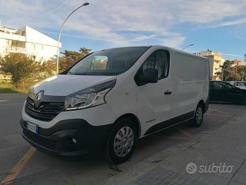 Bianco Usata 2016 Renault Trafic Monovolume | 13.700 € (Super prezzo) - Immagine 1/4