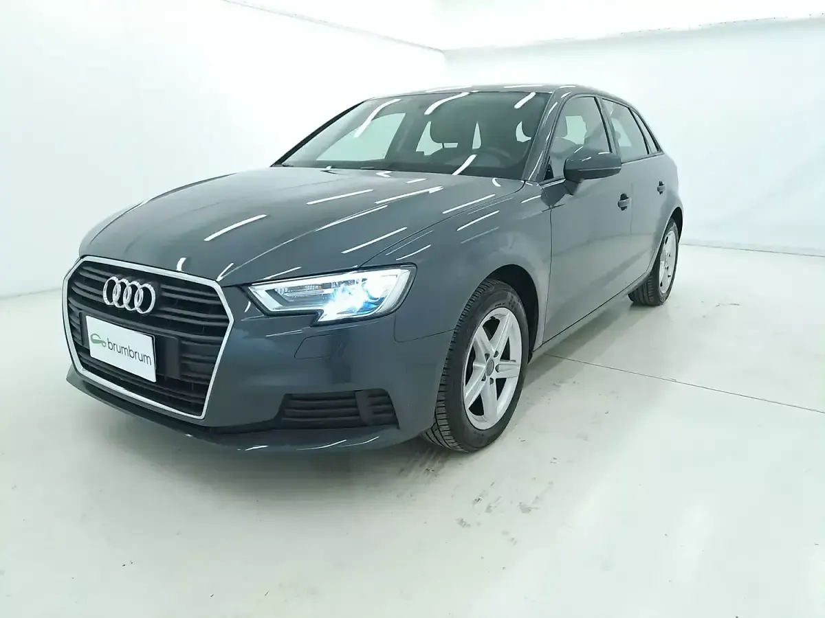 Usata Audi A3 Business 116 CV (85 kW) 2018 Grigiogrigio Berlina