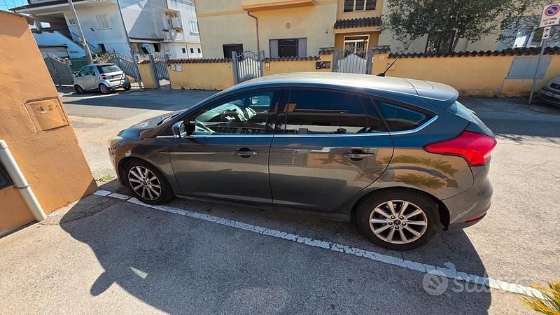 Usata Ford Focus Titanium 120 CV (88 kW) 2017 Grigio Berlina