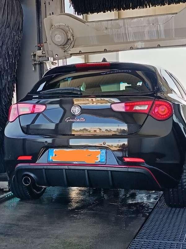 Nero Usata 2012 Alfa Romeo Giulietta Exclusive Due volumi | 8000 € (Molto cara) - Immagine 1/4