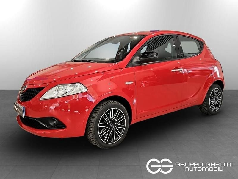 Usata Lancia Ypsilon Gold 69 CV (50 kW) 2020 Rosso Utilitaria