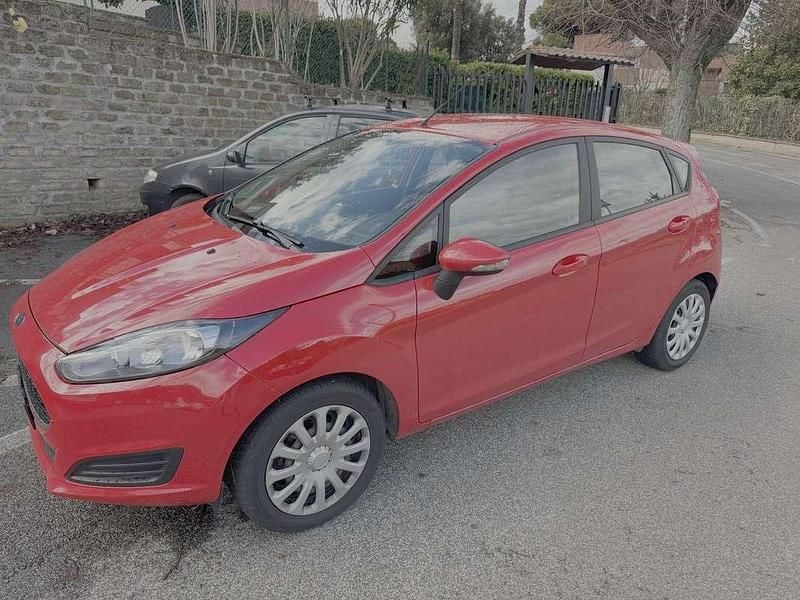 Usata Ford Fiesta 60 CV (44 kW) 2016 Rosso Berlina