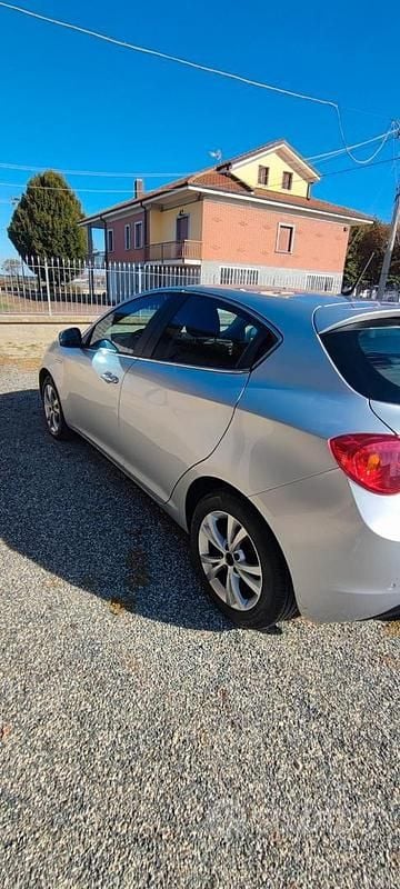 Usata Alfa Romeo Giulietta 105 CV (77 kW) 2011 Grigio Utilitaria