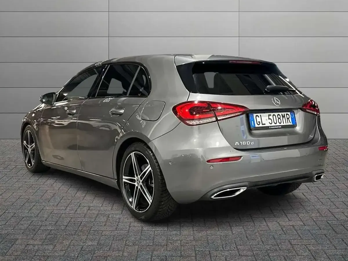 Usata Mercedes A180 Edition 116 CV (85 kW) 2022 Grigio montagna Berlina