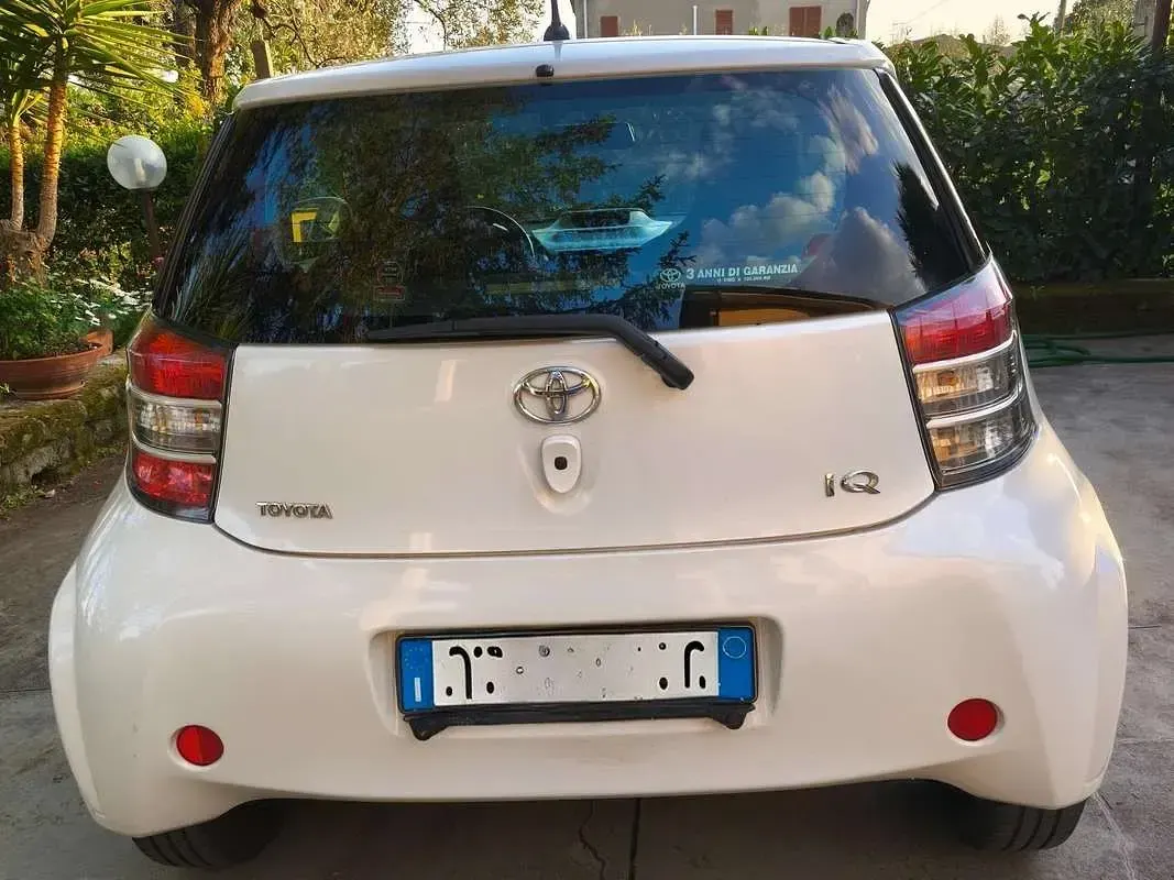 Usata Toyota iQ Sol 68 CV (50 kW) 2009 Bianco Utilitaria