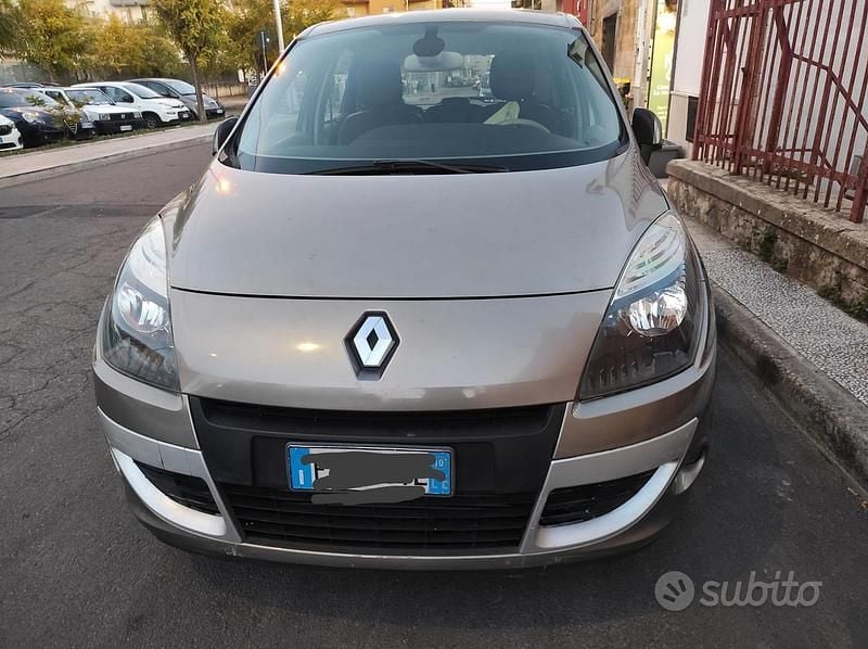 Usata Renault Scénic III Luxe 110 CV (80 kW) 2010 Monovolume