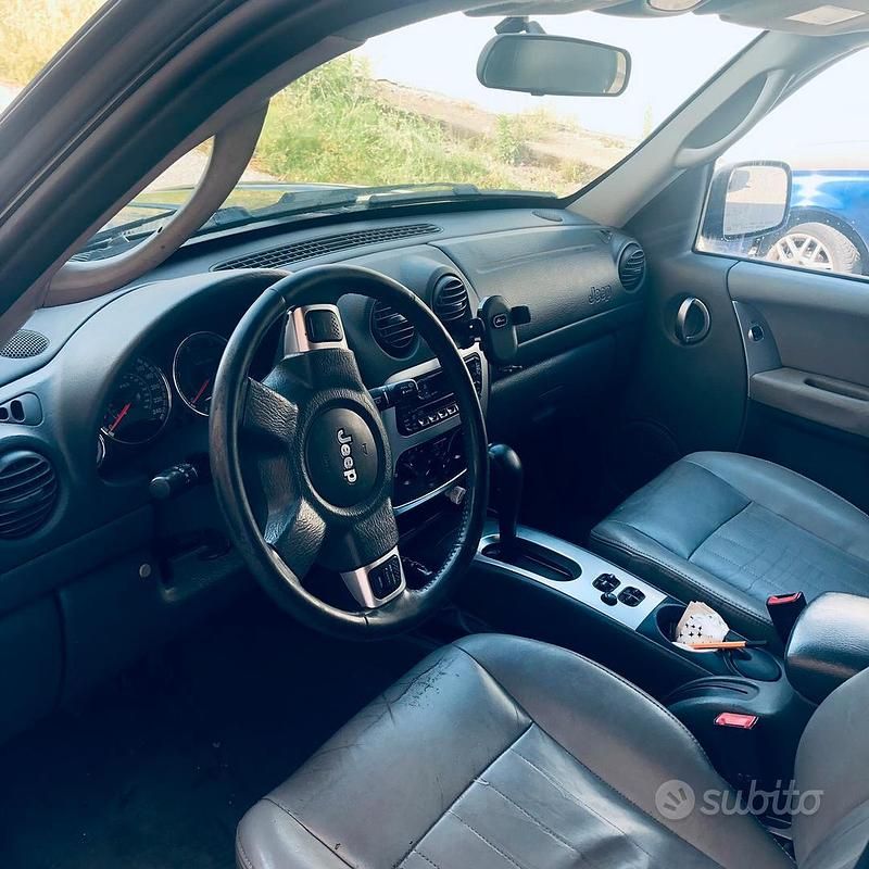 Usata Jeep Cherokee 143 CV (105 kW) 2006 Nero SUV