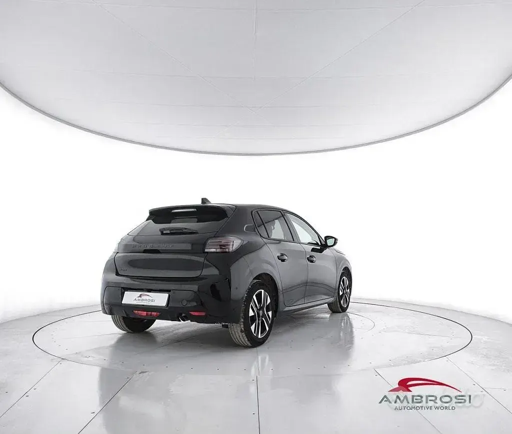 Usata Peugeot 208 Allure 101 CV (74 kW) 2025 Nero Utilitaria