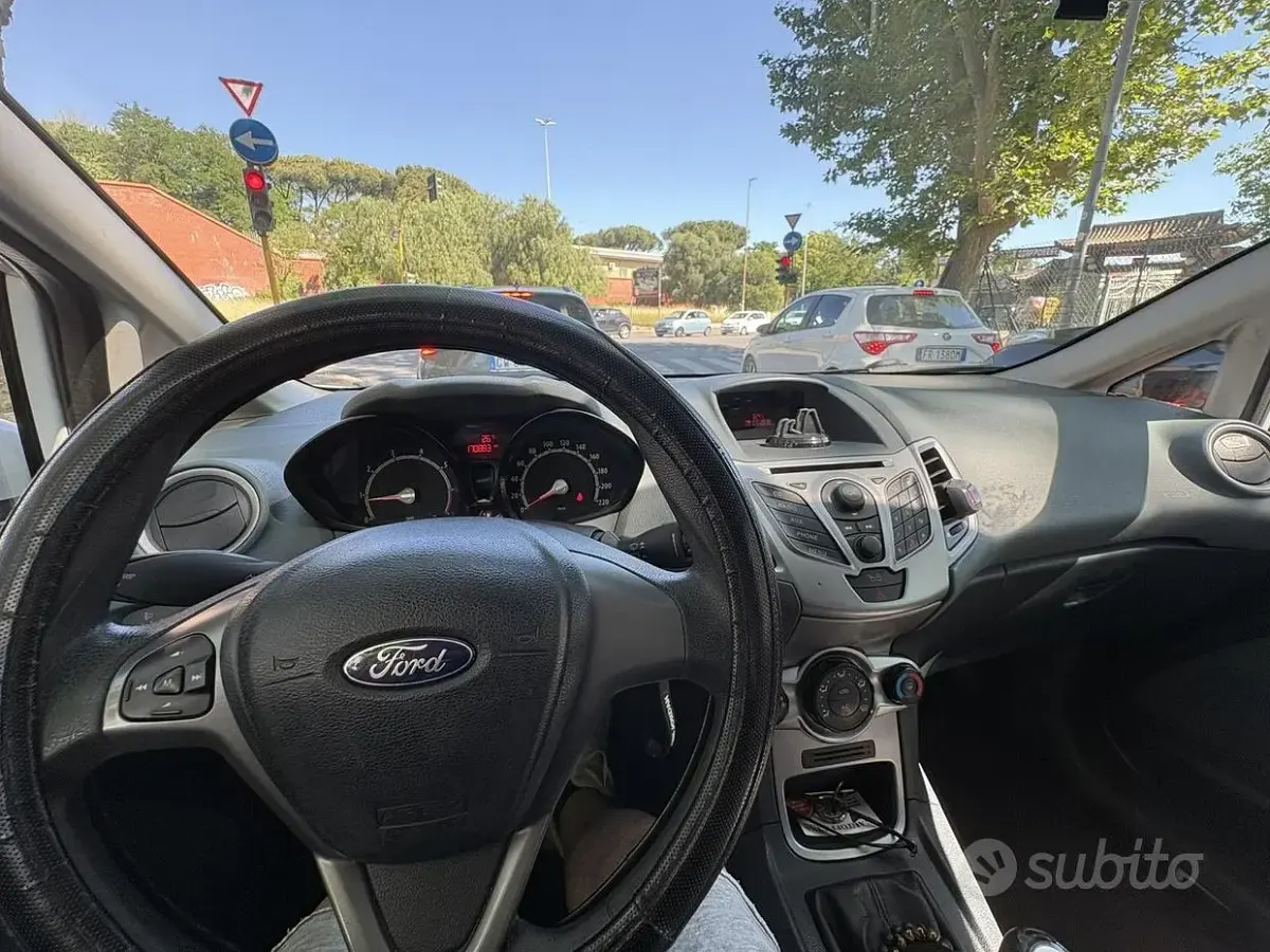 Usata Ford Fiesta 60 CV (44 kW) 2009 Berlina