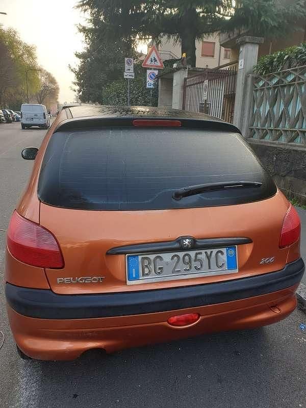 Usata Peugeot 206 60 CV (44 kW) 1999 Arancione Utilitaria