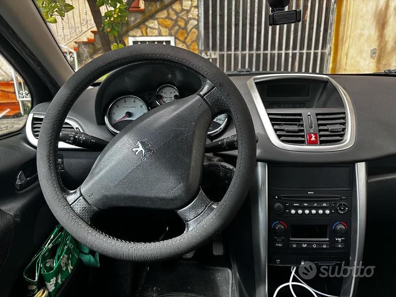 Usata Peugeot 207 75 CV (55 kW) 2006 Grigio Utilitaria