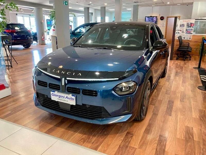 Usata Lancia Ypsilon 101 CV (74 kW) 2024 Blu/azzurro Utilitaria