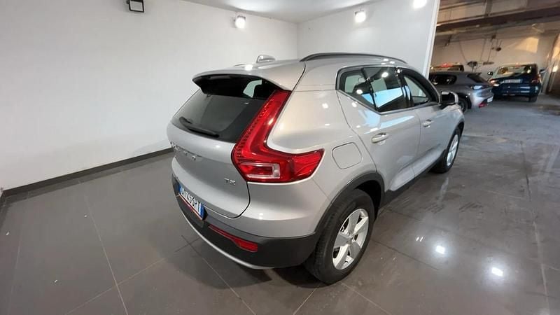 Usata Volvo XC40 129 CV (94 kW) 2023 Argento SUV