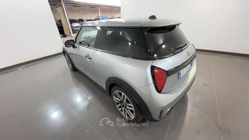 Usata Mini Cooper Classic 156 CV (114 kW) 2024 Gray Utilitaria