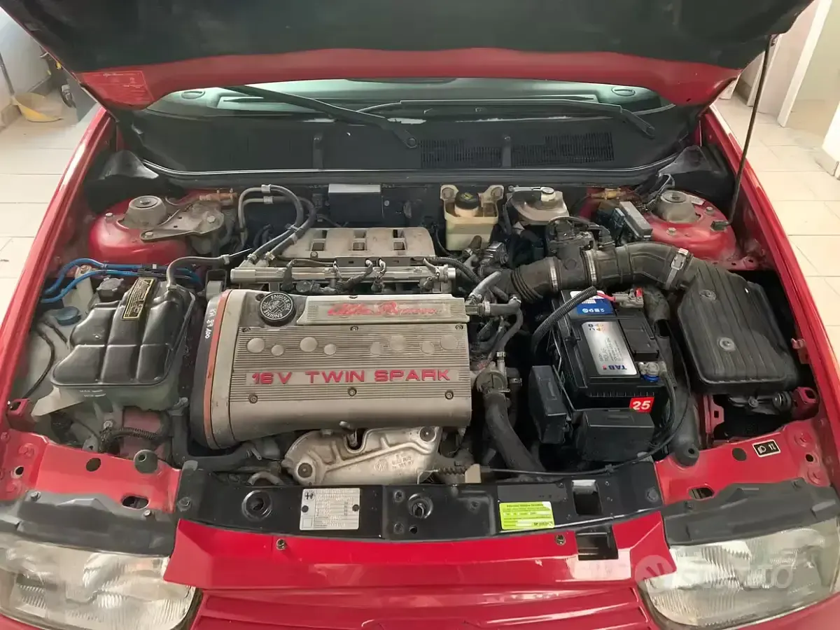 Usata Alfa Romeo 145 Quadrifoglio 150 CV (110 kW) 1997 Rosso Utilitaria