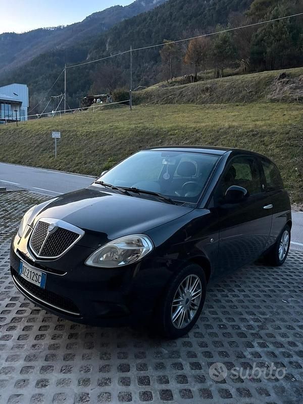 Usata Lancia Ypsilon Platinum 77 CV (56 kW) 2010 Nero Utilitaria