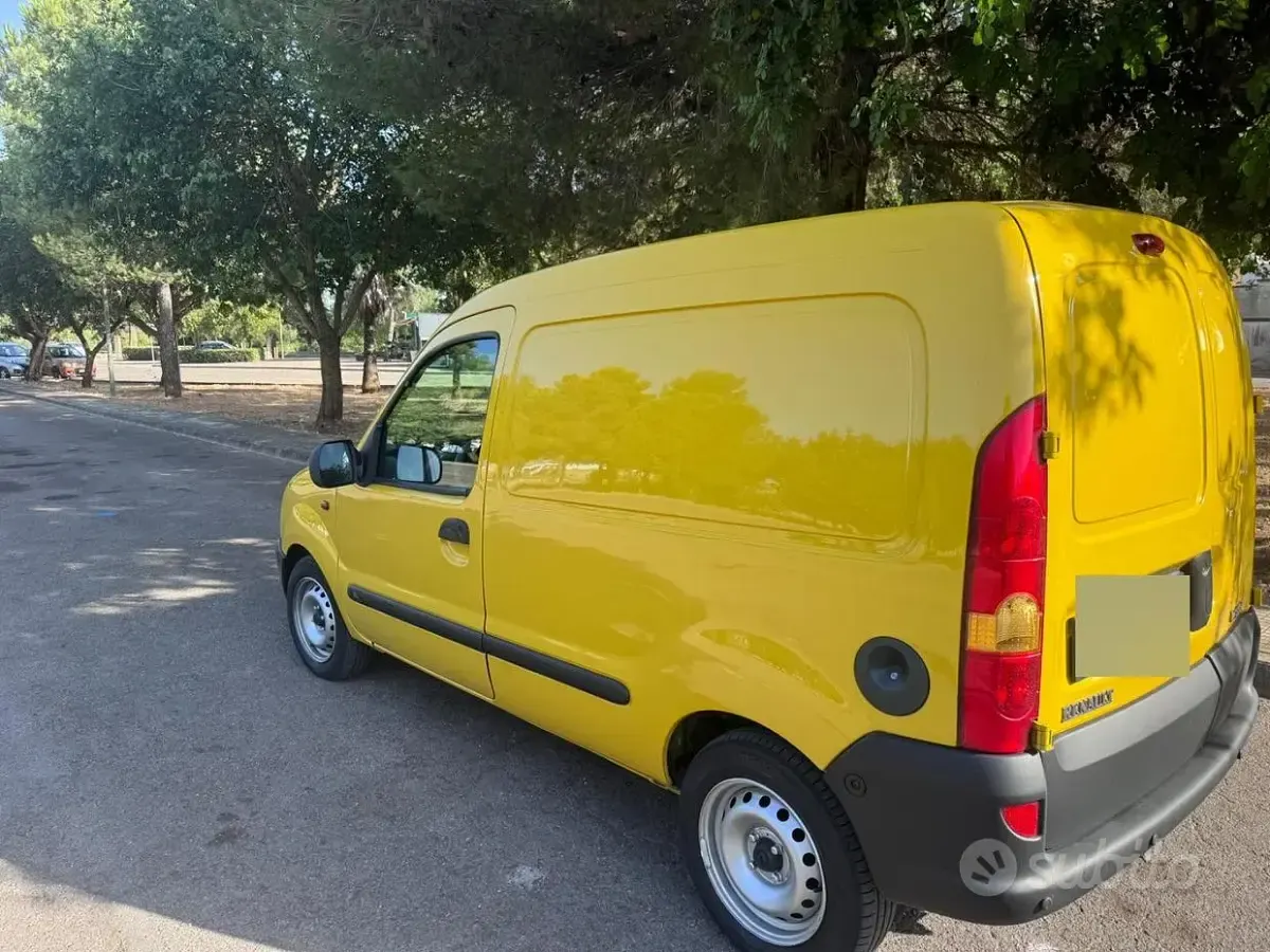 Usata Renault Kangoo 80 CV (58 kW) 2000 Giallo Monovolume