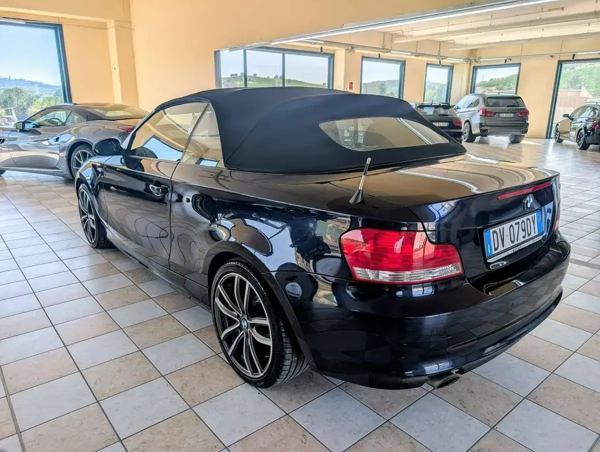 Usata BMW 120 Cabriolet 170 CV (125 kW) 2009 Blu scuro Cabrio