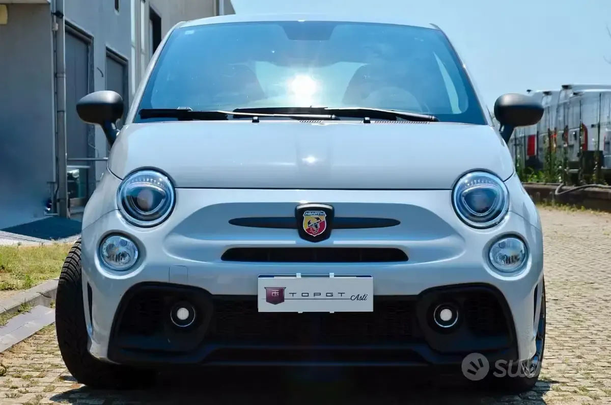 Usata Abarth 695 Competizione 180 CV (132 kW) 2022 Grigio Utilitaria