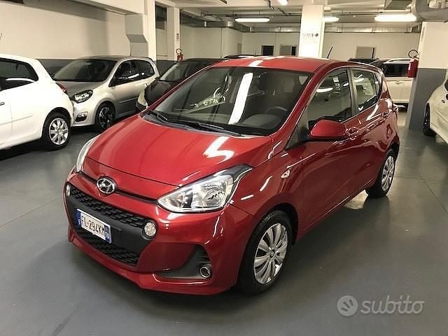 Rosso Usata 2017 Hyundai i10 Due volumi | 6990 € (Super prezzo) - Immagine 1/4