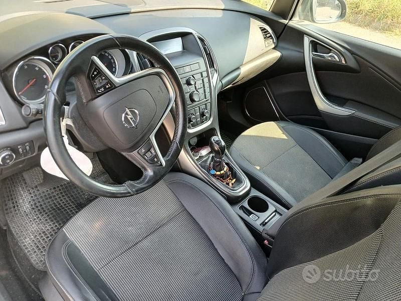 Usata Opel Astra 110 CV (80 kW) 2010 Marrone Station wagon