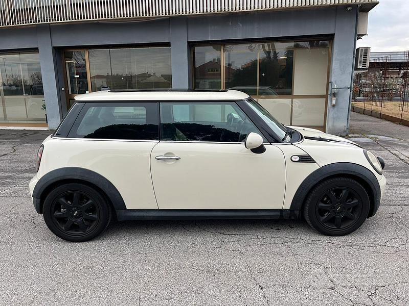 Usata Mini Cooper 120 CV (88 kW) 2007 Bianco Utilitaria