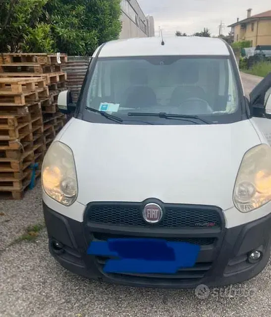 Usata Fiat Doblò 90 CV (66 kW) 2011 Bianco Monovolume